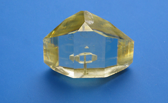 砷酸鈦氧鉀(KTiOAsO4, KTA)晶體